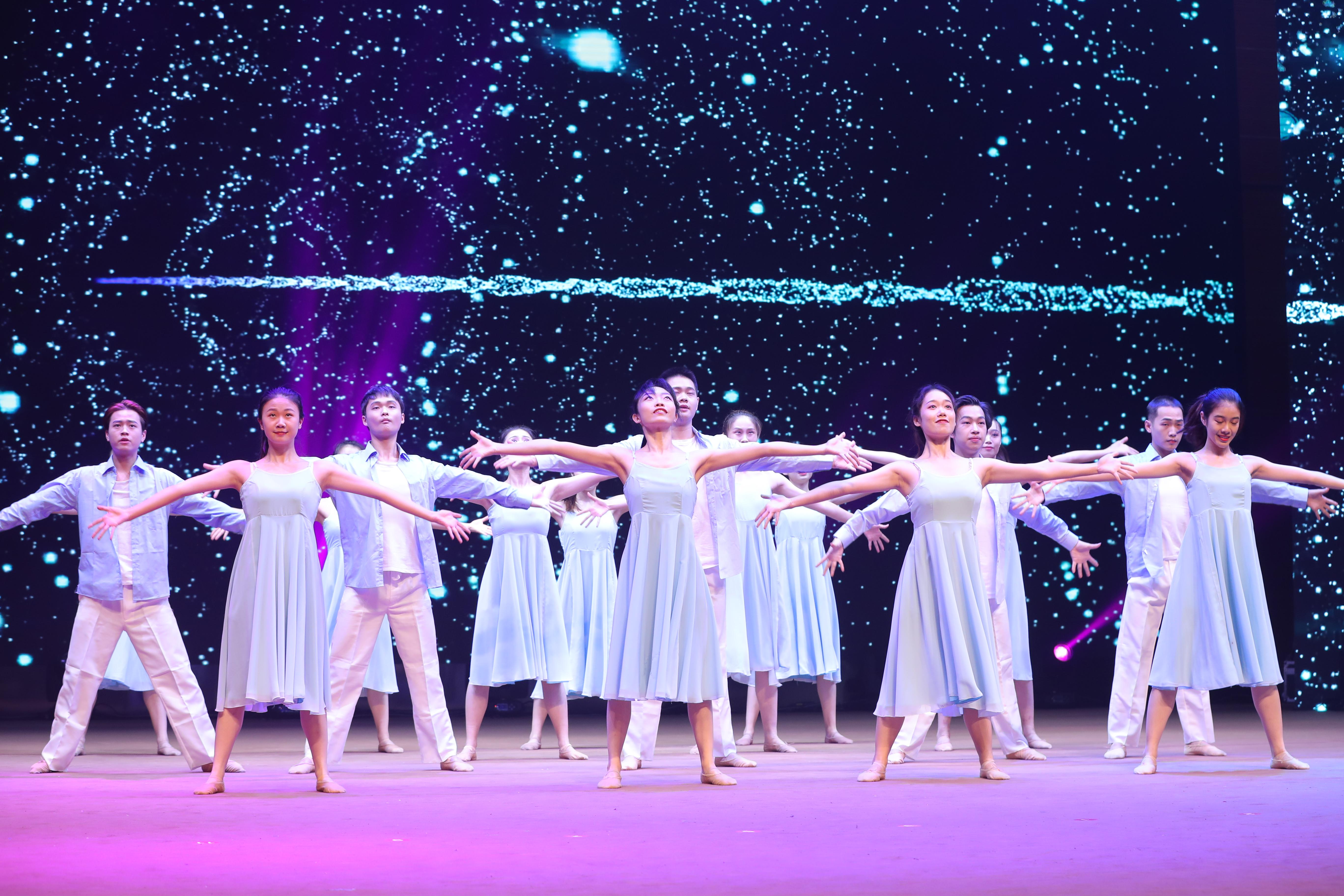 團(tuán)支部學(xué)年工作總結(jié)大學(xué)_大學(xué)生團(tuán)支部年度工作總結(jié)_支部年度團(tuán)總結(jié)大學(xué)生工作方案