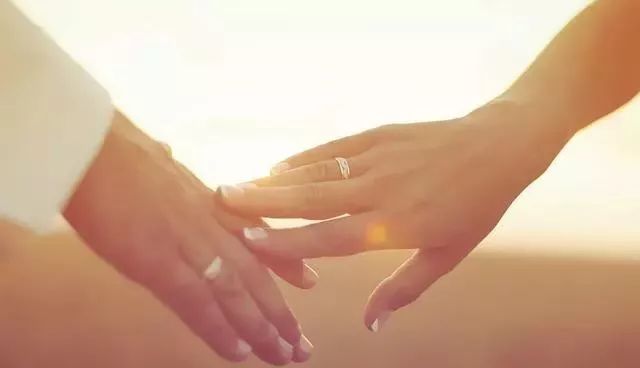 浪漫情人節祝福語，溫馨情人節祝福句子，情